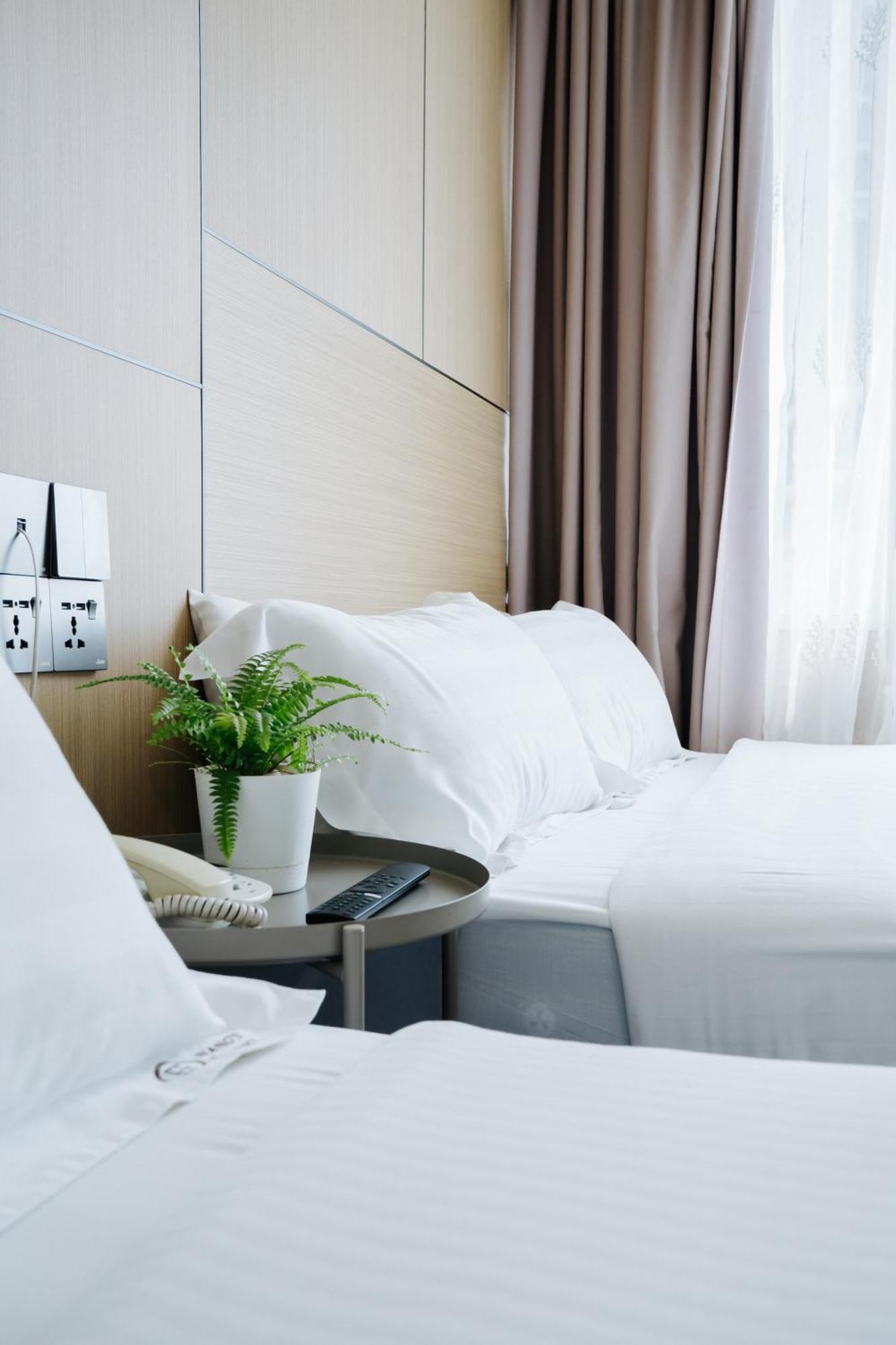 Wangs Hotel Gurney Drive George Town Eksteriør billede
